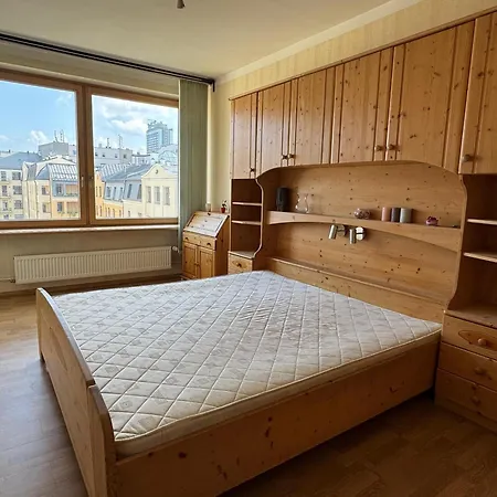 Apartment Quite Embassy Charm